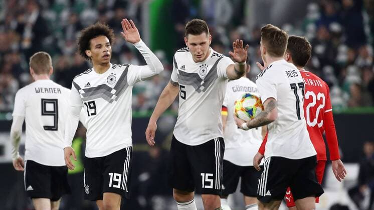 Deutschland - Serbien Fussball Laenderspiel Wolfsburg, 20.03.2019, Volkswagen Arena, Fussball, Laenderspiel , BR Deutschland (GER) vs. Serbien (SRB) 1:1 (0:1) , Im Bild v.l.: Leroy Sane (19, GER, ManCity), Niklas Süle Suele (15, GER, FC Bayern) und Marco Reus (11, GER, Dortmund). , DFB regulations prohibit any use of photographs as image sequences and or quasi-video. , *** Germany Serbia Football international Wolfsburg 20 03 2019 Volkswagen Arena Football international BR Germany GER vs Serbia SRB 1 1 0 1 Im Bild v l Leroy Sane 19 GER ManCity Niklas Süle Suele 15 GER FC Bayern und Marco Reus 11 GER Dortmund DFB regulations prohibit any use of photographs as image sequences and or quasi video