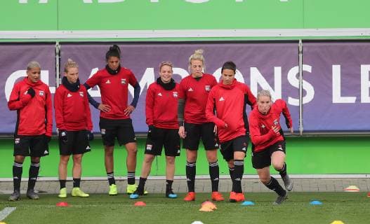 vorn laeuft (6 Lyon) Amandine Henry