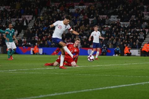 Football - 2018 2019 Under-21 International Friendly Länderspiel - England U21 U 21 vs. Germany U21 Dominic Solanke of England equalises just before half time at The Vitality Stadium (Dean Court) Bournemouth England COLORSPORT SHAUN BOGGUST 