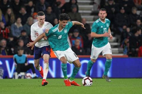 Football - 2018 2019 Under-21 International Friendly Länderspiel - England U21 U 21 vs. Germany U21 Englands Phil Foden gets to grips with Mahmoud Dahoud of Germany during the second half at The Vitality Stadium (Dean Court) Bournemouth England COLORSPORT SHAUN BOGGUST 