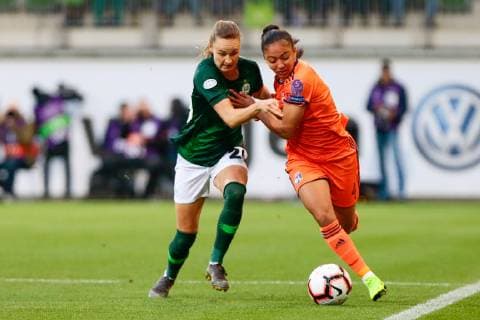 27.03.2019, xtgx, Fussball UEFA Women s Champions League, VfL Wolfsburg - Olympique Lyon emspor, v.l. Caroline Graham Hansen (VfL Wolfsburg, 26), Selma Bacha (Olympique Lyon, 4) Zweikampf, Duell, Kampf, tackle (DFL DFB REGULATIONS PROHIBIT ANY USE OF PHOTOGRAPHS as IMAGE SEQUENCES and or QUASI-VIDEO) AOK Stadion
