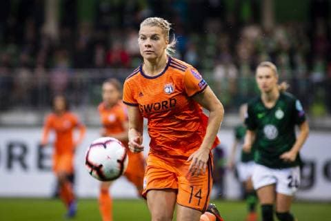 GER, UWCL, Viertelfinale, VfL Wolfsburg vs Olympique Lyon 27.03.2019, AOK Stadion, Wolfsburg, GER, UWCL, Viertelfinale, VfL Wolfsburg vs Olympique Lyon, UEFA REGULATIONS PROHIBIT ANY USE OF PHOTOGRAPHS AS IMAGE SEQUENCES AND OR QUASI-VIDEO im Bild picture shows: Einzelaktion Ada Stolsmo Hegerberg (Lyon 14),