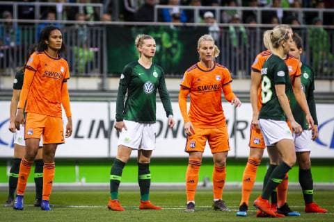 GER, UWCL, Viertelfinale, VfL Wolfsburg vs Olympique Lyon 27.03.2019, AOK Stadion, Wolfsburg, GER, UWCL, Viertelfinale, VfL Wolfsburg vs Olympique Lyon, UEFA REGULATIONS PROHIBIT ANY USE OF PHOTOGRAPHS AS IMAGE SEQUENCES AND OR QUASI-VIDEO im Bild picture shows: (vl) Wendie Renard (Lyon 3), Alexandra Popp (VfL Wolfsburg 11) und Amandine Henry (Lyon 6),