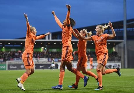 Jubel nach dem Tor zum 0-2: Jessica Fishlock, Torschuetzin Wendie Renard, Eugenie Le Sommer und Ada Hegerberg (l-r alleLYO) Fussball UEFA Championsleague, Saison 2018 2019, Viertelfinale Rueckspiel: VfL Wolfsburg - Olympique Lyon in Wolfsburg, Deutschland am 27.03.2019,