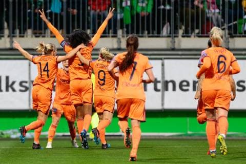 27.03.2019, xtgx, Fussball UEFA Women s Champions League, VfL Wolfsburg - Olympique Lyon emspor, v.l. lyon nach tor durch Wendie Renard (Olympique Lyon, 3) Jubel, Torjubel, jubelt über das Tor, celebrate the goal, celebration (DFL DFB REGULATIONS PROHIBIT ANY USE OF PHOTOGRAPHS as IMAGE SEQUENCES and or QUASI-VIDEO) AOK Stadion