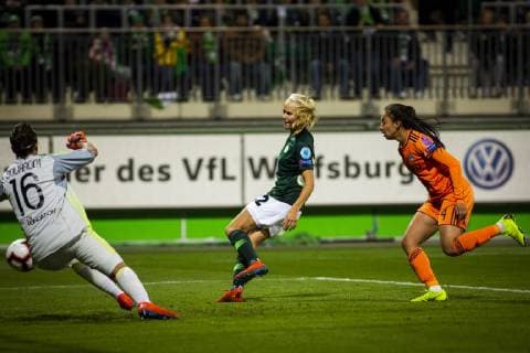GER, UWCL, Viertelfinale, VfL Wolfsburg vs Olympique Lyon 27.03.2019, AOK Stadion, Wolfsburg, GER, UWCL, Viertelfinale, VfL Wolfsburg vs Olympique Lyon, UEFA REGULATIONS PROHIBIT ANY USE OF PHOTOGRAPHS AS IMAGE SEQUENCES AND OR QUASI-VIDEO im Bild picture shows: Pernille Harder (VfL Wolfsburg 22) trifft zum 1:2,