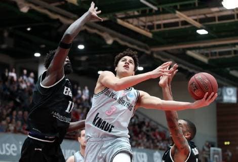 Deutschland, Würzburg, s.Oliver Arena, 27.03.2019, Basketball - Fiba Europe Cup - s.Oliver Wuerzburg - Bakken Bears Bild: v. l. Michel DIOUF (Bakken Bears, 11), Joshua Obiesie (s.Oliver Würzburg, 3) und Adama DARBOE (Bakken Bears, 4) Copyright: HMBxMedia xHeikoxBecker