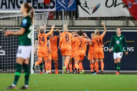 27.03.2019, xtgx, Fussball UEFA Women s Champions League, VfL Wolfsburg - Olympique Lyon emspor, v.l. lyon nach tor zum 2:4 durch Eugenie Le Sommer (Olympique Lyon, 9) Jubel, Torjubel, jubelt über das Tor, celebrate the goal, celebration (DFL DFB REGULATIONS PROHIBIT ANY USE OF PHOTOGRAPHS as IMAGE SEQUENCES and or QUASI-VIDEO) AOK Stadion