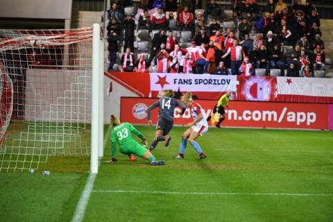 Fussball UEFA Womens Champions League, 27.03.2019, FC Bayern München - SK Slavia Praha Fussball UEFA Womens Champions League, 27.03.2019, FC Bayern München - SK Slavia Praha, in Muenchen, FCB Campus, Bayern, Deutschland. Tor durch Fridolina Rolfoe. 1:0 DFL REGULATIONS PROHIBIT ANY USE OF PHOTOGRAPHS AS IMAGE SEQUENCES AND OR QUASI VIDEO. (
