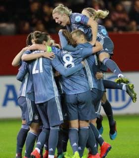 FC Bayern Torjubel Frauenfussball FC Bayern München - SK Slavia Prag UEFA Women’s Champions League Campus 27.03.2019