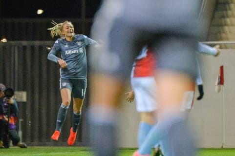 Torjubel FC Bayern München, Fridolina Rolfö (FC Bayern Muenchen) München, Deutschland, 27.03.2019, Fussball, Frauenfussball, FC Bayern München - Slavia Prag,