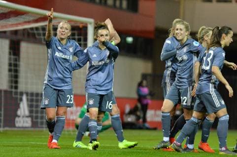 Torjubel Mandy Islacker (FC Bayern Muenchen), Lina Magull (FC Bayern Muenchen) München, Deutschland, 27.03.2019, Fussball, Frauenfussball, FC Bayern München - Slavia Prag,