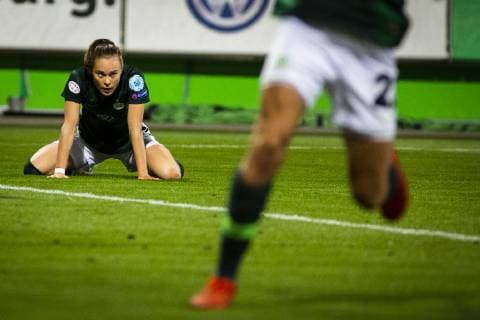 GER, UWCL, Viertelfinale, VfL Wolfsburg vs Olympique Lyon 27.03.2019, AOK Stadion, Wolfsburg, GER, UWCL, Viertelfinale, VfL Wolfsburg vs Olympique Lyon, UEFA REGULATIONS PROHIBIT ANY USE OF PHOTOGRAPHS AS IMAGE SEQUENCES AND OR QUASI-VIDEO im Bild picture shows: Ewa Pajor (VfL Wolfsburg 17) enttäuscht,