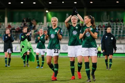 27.03.2019, xtgx, Fussball UEFA Women s Champions League, VfL Wolfsburg - Olympique Lyon emspor, v.l. Pernille Harder (VfL Wolfsburg, 22), Nilla Fischer (VfL Wolfsburg, 4), Sara Bjoerk Gunnarsdottir (VfL Wolfsburg, 7) bedanken sich bei den fans enttäuscht, schaut enttäuscht, niedergeschlagen, disappointed (DFL DFB REGULATIONS PROHIBIT ANY USE OF PHOTOGRAPHS as IMAGE SEQUENCES and or QUASI-VIDEO) AOK Stadion