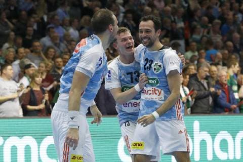 27.03.2019, Swiss Life Hall, Hannover, EHF-Pokal, Gruppenphase, TSV Hannover-Burgdorf vs RK Nexe (HRV), im Bild Kai Haefner (17, Han.-Burgdorf), Timo Kastening (73, Han.-Burgdorf) und Christian Ugalde Garcia (23, Han.-Burgdorf) jubeln nach dem Sieg TSV Hannover-Burgdorf vs RK Nexe