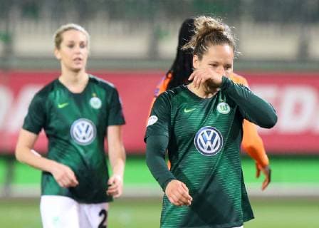 Sport Bilder des Tages VfL vs Olympique Lyon, CL Frauen Wolfsburg, Deutschland. 27.03.2019, FUßBALL - VfL Wolfsburg vs Olympique Lyon, Champions League Frauen, Viertelfinale, Saison 2018 19. Babette Peter (VfL Wolfsburg) enttäuscht, traurig, niedergeschlagen, verzweifelt, down, frust, frustriert, enttäuschung Wolfsburg
