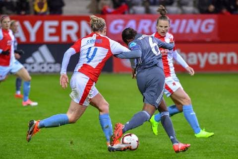 Fussball UEFA Womens Champions League, 27.03.2019, FC Bayern München - SK Slavia Praha Fussball UEFA Womens Champions League, 27.03.2019, FC Bayern München - SK Slavia Praha, in Muenchen, FCB Campus, Bayern, Deutschland. Lineth Beerensteyn und Kylla Liisa (4) im Zweikampf DFL REGULATIONS PROHIBIT ANY USE OF PHOTOGRAPHS AS IMAGE SEQUENCES AND OR QUASI VIDEO. (