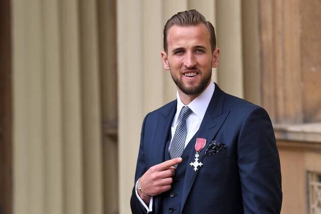 Sport Themen der Woche KW13 Sport Bilder des Tages Fußball, Harry Kane mit Ritterorden MBE geehrt 28 03 2019. London, United Kingdom. Footballer Harry Kane with his MBE after an Investiture at Buckingham Palace in London.  xCPNAx xixImagesx IIM-19490-0007