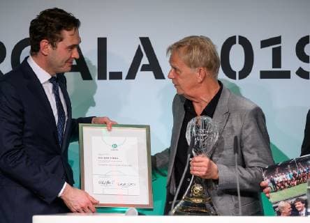 Sport Bilder des Tages 28.03.2019, xfux, Fussball DFB Trainer, DFB Festakt anlässlich der Beendigung des 65. Fußball-Lehrer-Lehrgangs, emspor, v.l. Dr. Friedrich Curtius (Generalsekretaer Deutscher Fussball Bund DFB), Volker Finke wird fuer sein Lebenswerk ausgezeichnet Koeln