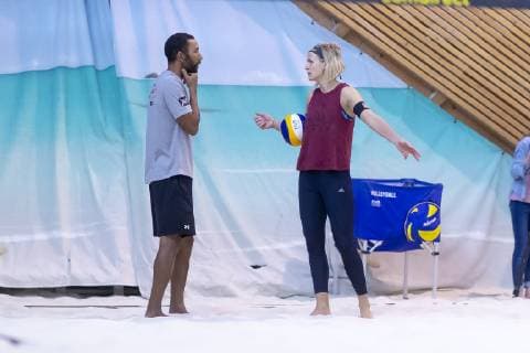 Laura Ludwig (r.) im Gespraech Imornefe Bowes. Media Day Beach-Volleyball Nationalteams Deutschland, 28.03.19 Hamburg Schleswig-Holstein Germany Beach Center Copyright: xAgentur54Gradx xJohnxGarvex
