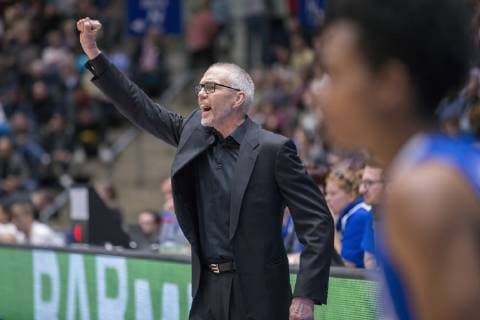 Fraport Skyliners - RASTA Vechta, 1. BBL Geballte Faust als Hinweis fuer sein Team: Trainer Gordon Herbert (Fraport Skyliners)., Frankfurt am Main Hessen Deutschland Fraport-Arena