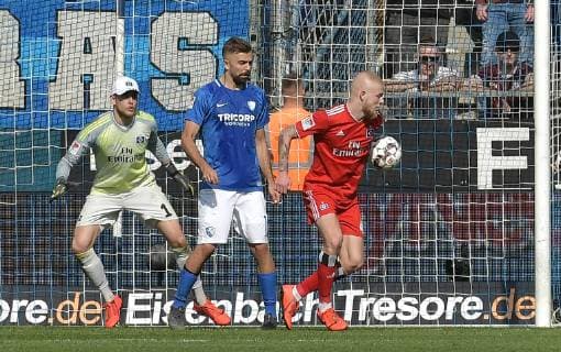 30.03.2019, xblx, Fussball 2. Liga, VfL Bochum - Hamburger SV emspor, v.l. Rick Van Drongelen (Hamburg, HSV, Hamburger SV), Bochum fordert Elfmeter wegen handspiel (DFL DFB REGULATIONS PROHIBIT ANY USE OF PHOTOGRAPHS as IMAGE SEQUENCES and or QUASI-VIDEO) Bochum *** 30 03 2019 xblx Football 2 League VfL Bochum Hamburger SV emspor v l Rick Van Drongelen Hamburg HSV Hamburger SV Bochum demands penalty for handball DFL DFB REGULATIONS PROHIBIT ANY USE OF PHOTOGRAPHS as IMAGE SEQUENCES and or QUASI VIDEO Bochum