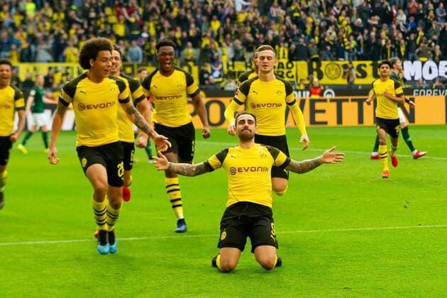 Sport Themen der Woche KW13 Sport Bilder des Tages Dortmund, Germany 30.03.2019, 1. Bundesliga, 27. Spieltag, BV Borussia Dortmund- VfL Wolfsburg, Tor zum 1:0, Torschuetze Paco Alcacer (BVB) jubelt ( DeFodi053 *** Dortmund Germany 30 03 2019 1 Bundesliga 27 Spieltag BV Borussia Dortmund VfL Wolfsburg Tor zum 1 0 Torschuetze Paco Alcacer BVB cheers DeFodi053