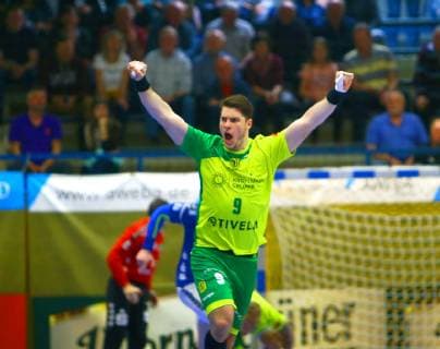 In Jubelpose: Tilman Pröhl (Hagen) Handball 2.Liga 2018 19 EHV Aue - VfL Eintracht Hagen am 30.3.2019 EHV Aue - Eintracht Hagen