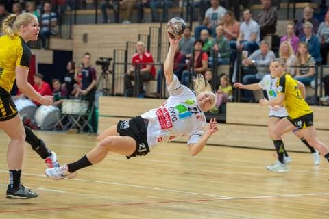 Sophie Lütke (SV Union Halle) beim Torwurf im Spiel SV Union Halle-Neustadt (Wildcats) vs. TV Nellingen 1893 e.V. (Schwaben Hornets) Handball 1.Bundesliga - Saison 2018 2019 Copyright: xVIADATAx xHolgerxJohnx Halle Saale Sachsen-Anhalt Deutschland