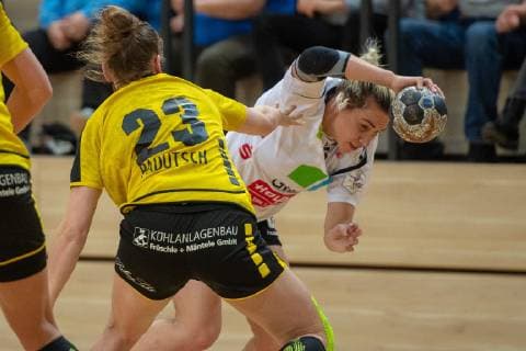 Ekaterina Fanina (SV Union Halle) gegen Tanja Padutsch (TV Nellingen) im Spiel SV Union Halle-Neustadt (Wildcats) vs. TV Nellingen 1893 e.V. (Schwaben Hornets) Handball 1.Bundesliga - Saison 2018 2019 Copyright: xVIADATAx xHolgerxJohnx Halle Saale Sachsen-Anhalt Deutschland