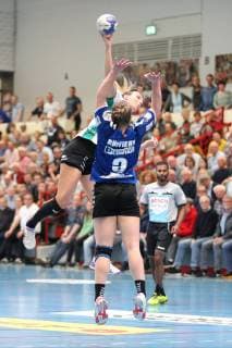 Angie Geschke (VfL Oldenburg 21) gegen Laura Rueffieux (HSG Blomberg-Lippe 3)(vorne) , HSG Blomberg-Lippe vs VfL Oldenburg, Handball, 1. Frauen Bundesliga, 30.03.2019, HSG Blomberg-Lippe vs VfL Oldenburg, Handball, 1. Bundesliga Frauen, 30.03.2019 Blomberg