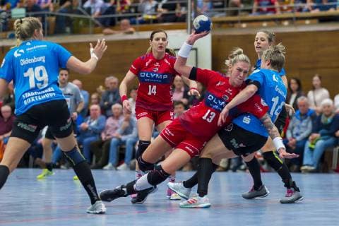 Bietigheim, Deutschland 30. Maerz 2019: HBF - 18 19 - SG BBM Bietigheim vs. Buxtehuder SV v.li. Jessica Oldenburg (Buxtehude), Karolina Kudlacz-Gloc (Bietigheim), Luisa Schulze (Bietigheim), Friederike Gubernatis (Buxtehude) Bietigheim-Bissingen Viadukthalle Baden-Württemberg Deutschland
