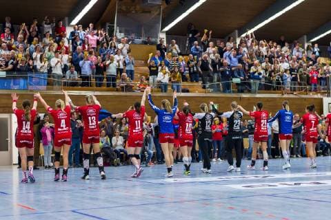 Bietigheim, Deutschland 30. Maerz 2019: HBF - 18 19 - SG BBM Bietigheim vs. Buxtehuder SV die Mannschaft von Bietigheim Schlussjubel Schlußjubel Emotion Freude Bietigheim-Bissingen Viadukthalle Baden-Württemberg Deutschland