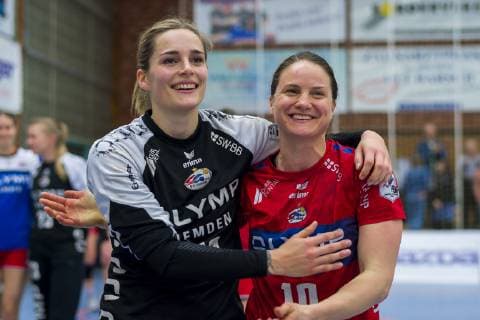 Bietigheim, Deutschland 30. Maerz 2019: HBF - 18 19 - SG BBM Bietigheim vs. Buxtehuder SV v.li. Torhueterin Dinah Eckerle (Bietigheim), Anna Loerper (Bietigheim) Bietigheim-Bissingen Viadukthalle Baden-Württemberg Deutschland