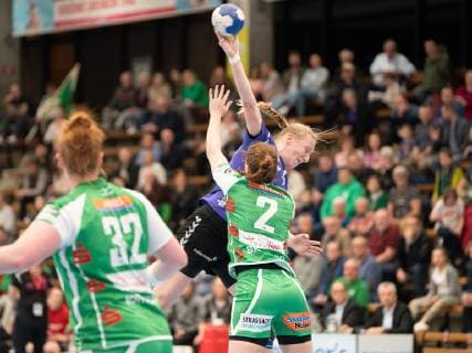4 Sabine Heusdens (HSG Bad Wildungen Vipers) gegen 2 Anja Brugger (Frisch Auf Frauen), Frisch Auf! Göppingen vs. HSG Bad Wildungen Vipers, Handball, Frauen, 1. Bundesliga, 30.03.2019 Frisch Auf! Göppingen vs. HSG Bad Wildungen Vipers, Handball, Frauen, 1. Bundesliga, 30.03.2019 Göppingen Copyright: xEibner Michael_Schmidtx EP_MST