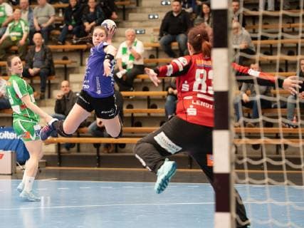 27 Sina Ritter (HSG Bad Wildungen Vipers) gegen 9 Johanna Schindler (Frisch Auf Frauen), Frisch Auf! Göppingen vs. HSG Bad Wildungen Vipers, Handball, Frauen, 1. Bundesliga, 30.03.2019 Frisch Auf! Göppingen vs. HSG Bad Wildungen Vipers, Handball, Frauen, 1. Bundesliga, 30.03.2019 Göppingen Copyright: xEibner Michael_Schmidtx EP_MST