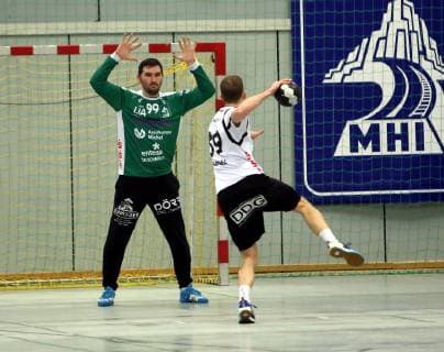 Dritte Handball-Bundesliga - MSG Grossbieberau Modau vs GSV Baunatal - Saison - 2018-2019 - 30.03.2019 - Grossbieberau v. l. MSG-Keeper Michael Juzbasic steht beim Siebenmeter Marvin Gabriel Baunatal gegenüber Aktion, Zweikampf -