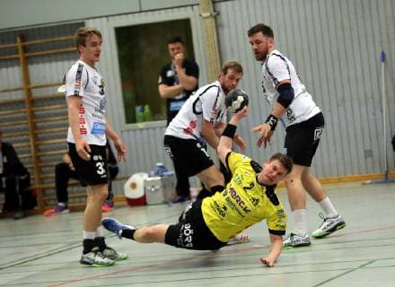Dritte Handball-Bundesliga - MSG Grossbieberau Modau vs GSV Baunatal - Saison - 2018-2019 - 30.03.2019 - Grossbieberau v. l. Nils Arnold MSG Falken setzt sich am Kreis durch Aktion, Zweikampf -
