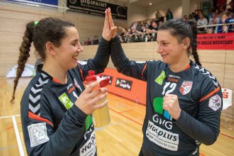Isabel Gois (Torfrau, SV Union Halle) und Anica Gudelj (Torfrau, SV Union Halle) im Spiel SV Union Halle-Neustadt (Wildcats) vs. TV Nellingen 1893 e.V. (Schwaben Hornets) Handball 1.Bundesliga - Saison 2018 2019 Copyright: xVIADATAx xHolgerxJohnx Halle Saale Sachsen-Anhalt Deutschland