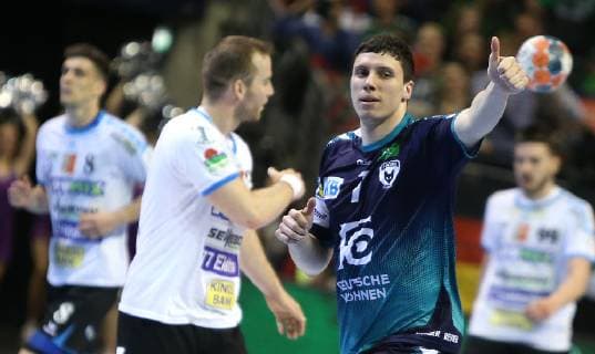 31.03.2019, Handball - EHF-Pokal - Gruppe A - 12.Spieltag - Füchse Berlin - Balatonfüredi KSE Bild: Kevin Struck (Füchse Berlin) zeigt Daumen nach oben Handball - EHF-Pokal - Gruppe A - 12.Spieltag - Füchse Berlin - Balatonfüredi KSE