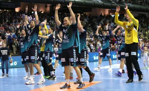 31.03.2019, Handball - EHF-Pokal - Gruppe A - 12.Spieltag - Füchse Berlin - Balatonfüredi KSE Bild: Paul Drux (3.v.r) jubelt mit seinem Team der Füchse Berlin nach Sieg Handball - EHF-Pokal - Gruppe A - 12.Spieltag - Füchse Berlin - Balatonfüredi KSE