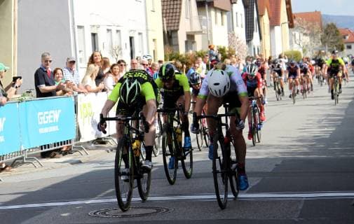 lsb - Radsport - Rad-Bundesliga - Mueller lila Logistik - Saison 2018 2019 - 31.03.2019 - Einhausen v. l. Den Zielsprint bei den Damen gewann Beate Zanner vom Team Maxx Solar (links) gegen Lea Waldhoff Team Mangertsaeder Aktion, Einzelbild - *** lsb Cycling Cycling Bundesliga Mueller Bundesliga Mueller purple Logistics Season 2018 2019 31 03 2019 Einhausen v l The finish sprint in the womens singles was won by Beate Zanner from Team Maxx Solar left against Lea Waldhoff Team Mangertsaeder Action single picture