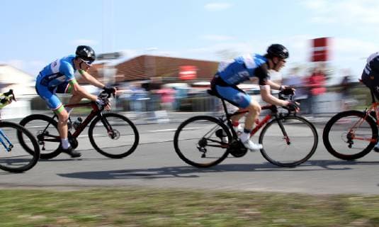 lsb - Radsport - Rad-Bundesliga - Mueller lila Logistik - Saison 2018 2019 - 31.03.2019 - Einhausen v. l. Die Dynamik des Radsports ist einmalig Aktion, Einzelbild - *** lsb Cycling Cycling Bundesliga Mueller Bundesliga Purple Logistics Season 2018 2019 31 03 2019 Einhausen v l The dynamism of cycling is unique Action Single picture