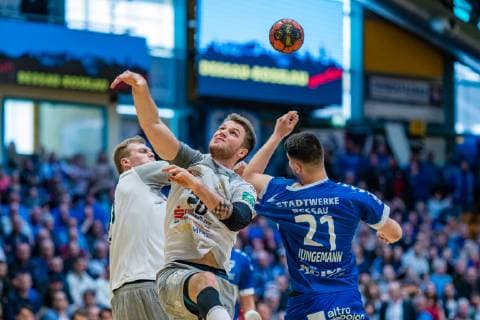 Nils Kretschmer 20 (HC Elbflorenz 2016), Philip Jungemann 21 (Dessau-Rosslauer HV 06), Michal Kasal 41 (HC Elbflorenz 2016) waehrend der Begegnung in der Handball 2. Bundesliga (Herren) - Saison 2018-2019 zwischen Dessau-Rosslauer HV 06 und HC Elbflorenz 2016 in der Anhalt Arena am 31. March 2019 in Dessau-Rosslau, Sachsen Anhalt, Deutschland