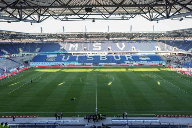 Fußball 3. Liga 31. Spieltag KFC Uerdingen - 1. FC Kaiserslautern am 29.03.2019 in der Schauinsland-Reisen-Arena in Duisburg Neuer Rasen in der Schauinsland-Reisen-Arena in Duisburg
