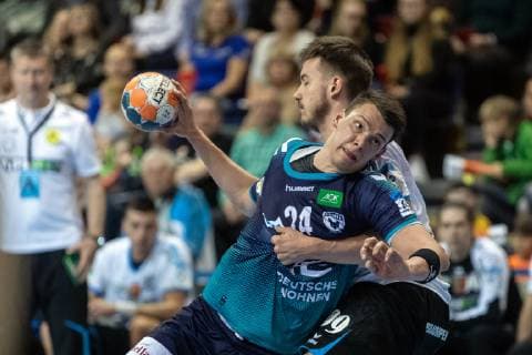 Handball Berlin 31.03.2019 EHF Cup Saison 2018 2019 Füchse Berlin - Balatonfüredi KSE Frederik Simak (Füchse Berlin, No.24) Dominik Mathe (Balatonfüred, No.99)
