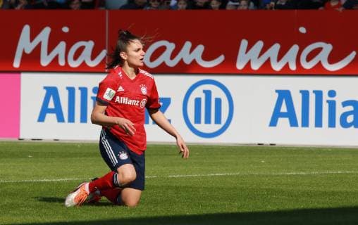 Jovana Damnjanovic (FC Bayern München) am Boden Frauenfussball 31.03.2019 Campus DFB Pokal Halbfinale FC Bayern München - VfL Wolfsburg Frauen DFL AND DFB REGULATIONS PROHIBIT ANY USE OF PHOTOGRAPHS AS IMAGE SEQUENCES AND OR QUASI-VIDEO.