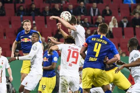 Sport Bilder des Tages 02.04.2019, xkvx, Fussball DFB Pokal 1 4 Finale, FC Augsburg - RB Leipzig emspor, v.l. Elfmeter Handspiel von Michael Gregoritsch (FC Augsburg) (DFL DFB REGULATIONS PROHIBIT ANY USE OF PHOTOGRAPHS as IMAGE SEQUENCES and or QUASI-VIDEO) Augsburg *** 02 04 2019 xkvx Football DFB Cup 1 4 Final FC Augsburg RB Leipzig emspor v l Penalty handball by Michael Gregoritsch FC Augsburg DFL DFB REGULATIONS PROHIBIT ANY USE OF PHOTOGRAPHS as IMAGE SEQUENCES and or QUASI VIDEO Augsburg