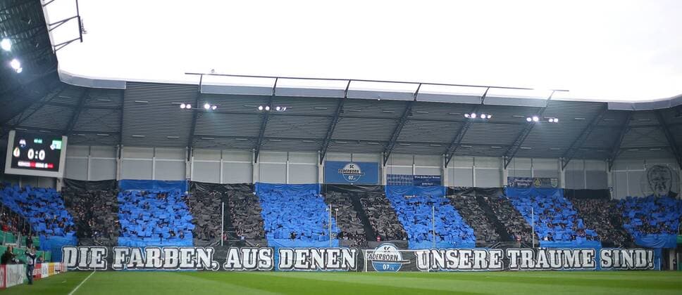Fußball, Stadiongeschichte SC Paderborn 02.04.2019, Fussball DFB Pokal 2018 2019, Viertelfinale, SC Paderborn 07 - Hamburger SV, in der Benteler-Arena Paderborn. Choreo im Paderborn Fanblock