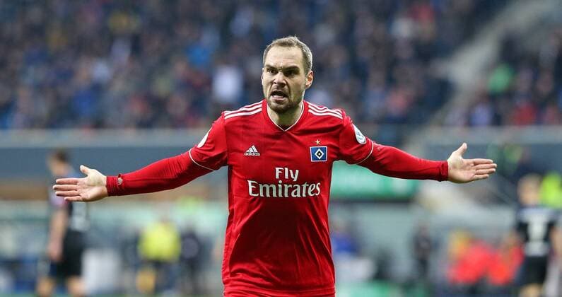 02.04.2019, Fussball DFB Pokal 2018 2019, Viertelfinale, SC Paderborn 07 - Hamburger SV, in der Benteler-Arena Paderborn. Jubel Torschütze Pierre-Michel Lasogga (Hamburg) zum Tor zum 0:2